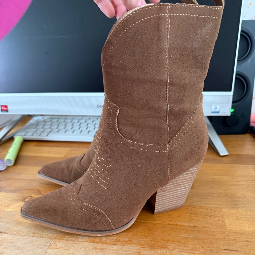 Oasis Society The Ariella - Brown/Tan Western Short Boots - Picture 3 of 11